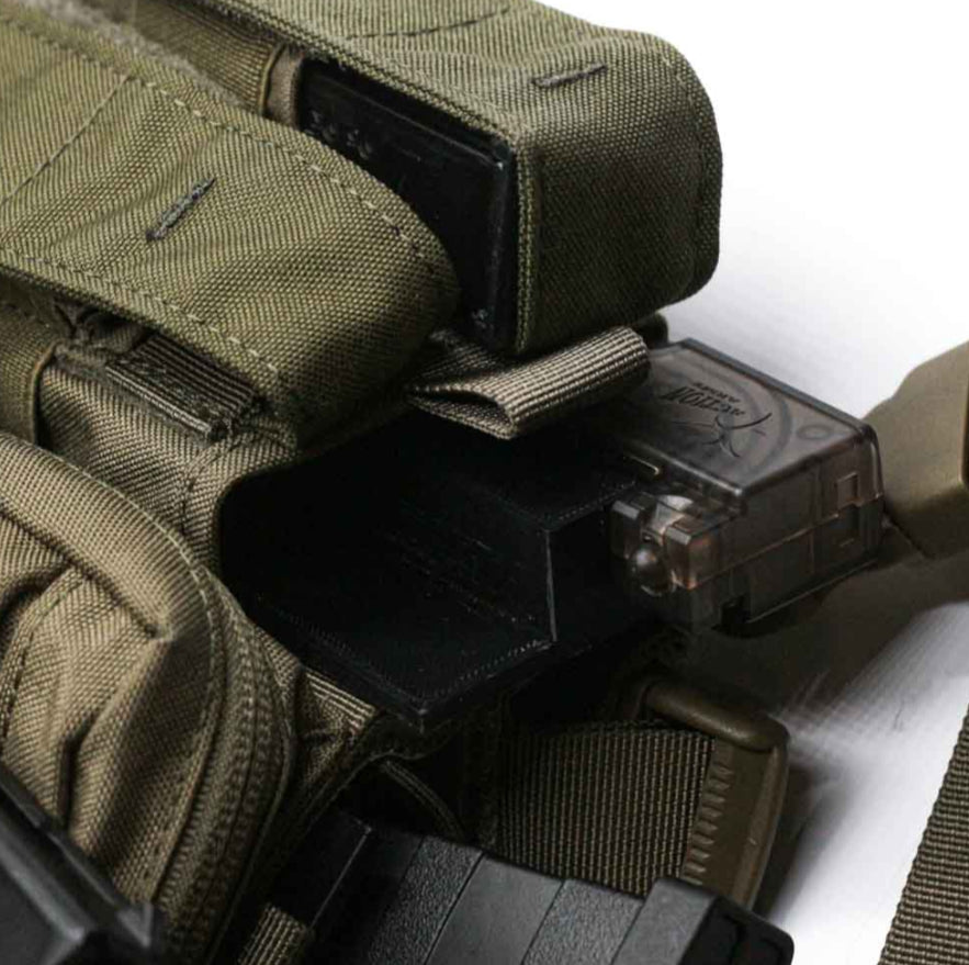 VSR 10 Magazine Adaptor for M4 Magazine Pouch Black