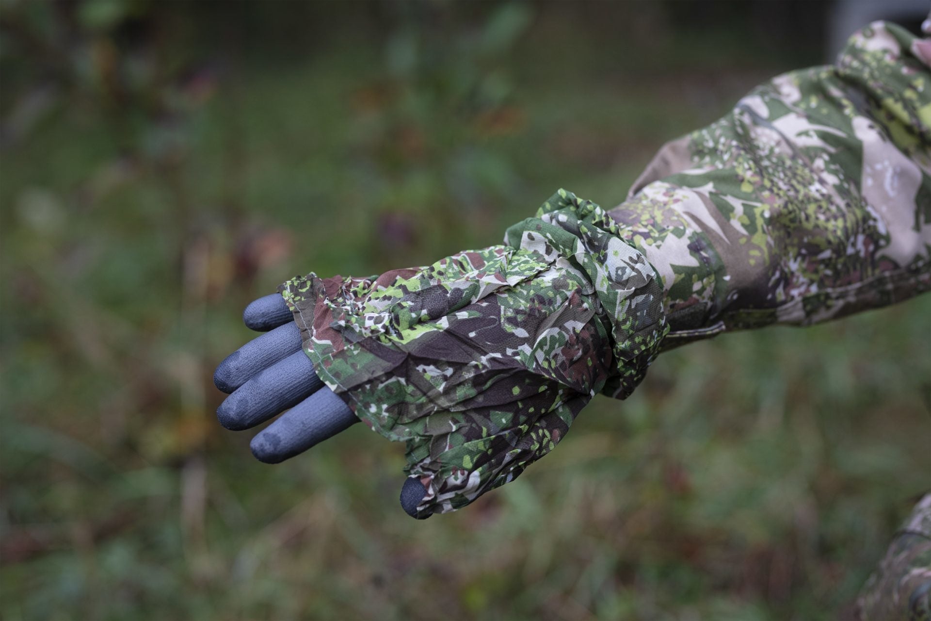 Camouflage ConCamo Green Hand